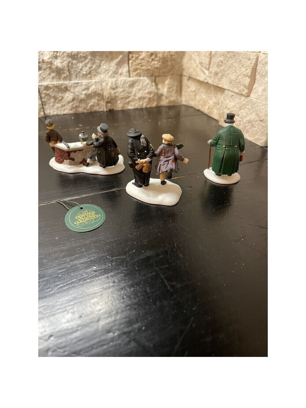 Dept 56 Oliver Twist Heritage Village Set Of 3 Porcelain Figurines #5554-9 - Picture 3 of 8